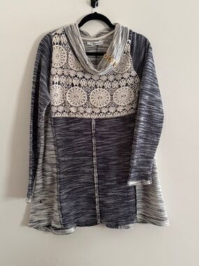 Maurices Navy and Cream Knit Tunic Top